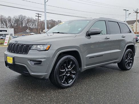 Used 2019 Jeep Grand Cherokee Altitude AWD/4WD image 3