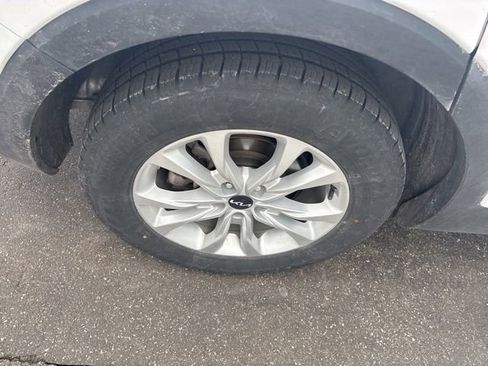 Used 2022 Kia Telluride LX image 6