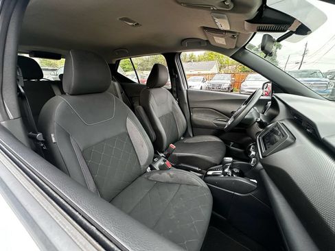 Used 2020 Nissan Kicks S FWD image 4