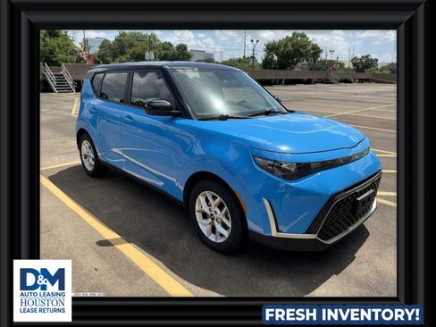 Used 2023 Kia Soul S FWD image 1