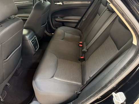 Used 2020 Chrysler 300 Touring RWD image 21