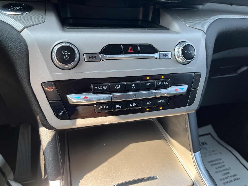 Used 2023 Ford Explorer XLT w/ Equipment Group 202A AWD/4WD image 20