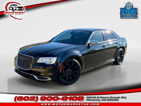 Used 2018 Chrysler 300 Touring w/ Chrome Appearance Package image 1