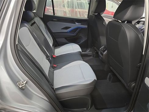 New 2026 Volkswagen Tiguan SE image 18