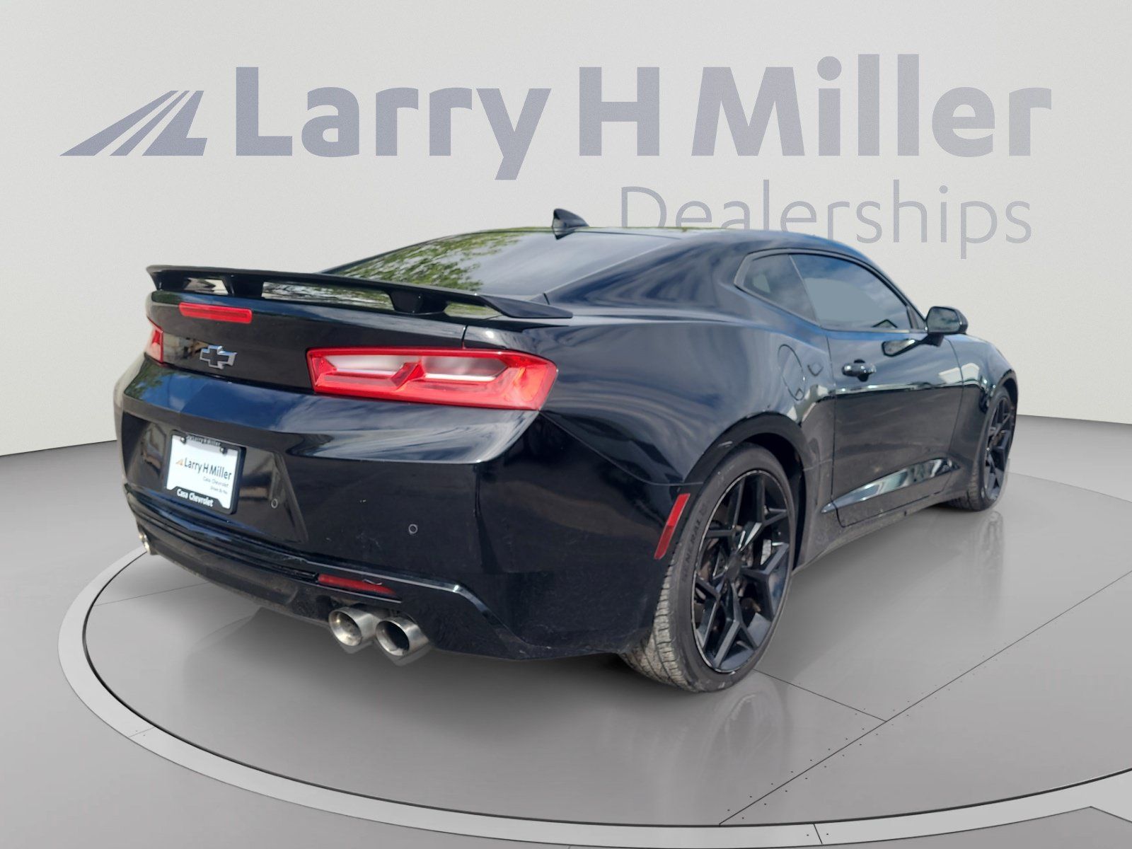 Used 2017 Chevrolet Camaro SS RWD image 5
