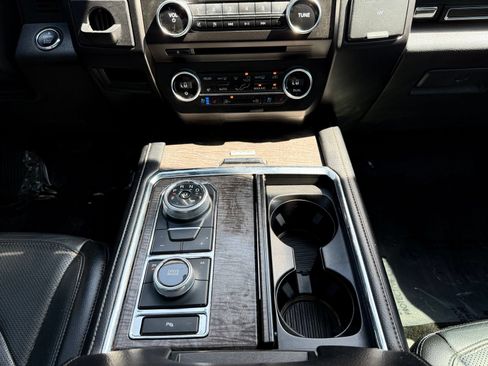 Used 2018 Ford Expedition Limited w/ Equipment Group 301A AWD/4WD image 15