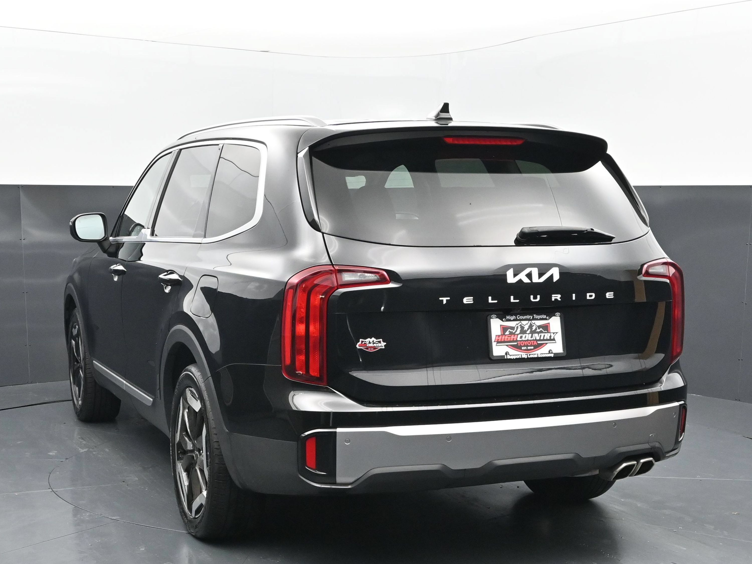 Used 2025 Kia Telluride S FWD image 4