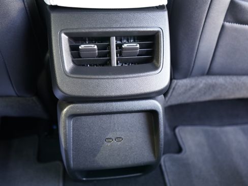Used 2024 Chevrolet Equinox EV LT FWD image 17