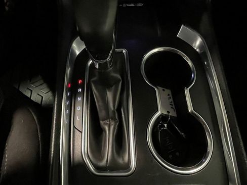 Used 2022 Chevrolet Traverse LT image 35