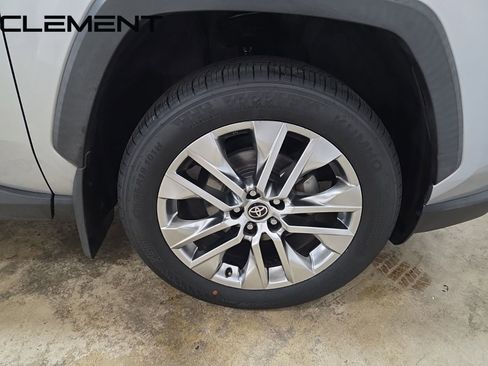 Used 2021 Toyota RAV4 XLE Premium FWD image 39