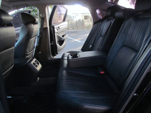 Used 2018 Honda Accord Touring image 16