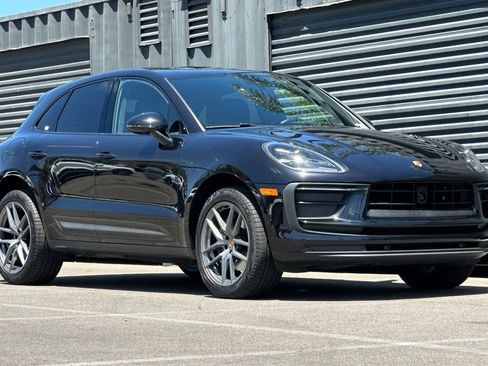 Certified 2023 Porsche Macan AWD/4WD image 10