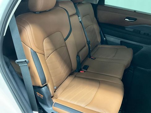 Used 2024 Nissan Pathfinder Platinum w/ Cargo Package image 22