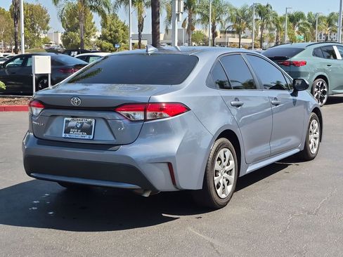 Used 2021 Toyota Corolla LE w/ Carpet Mat Package (TMS) FWD image 10
