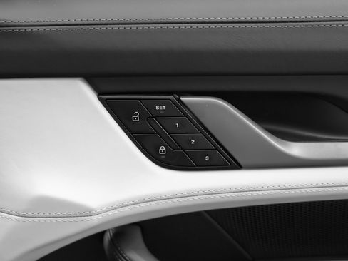 New 2025 Porsche Taycan image 24