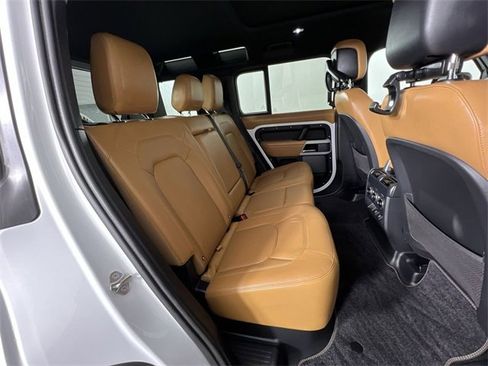 Used 2024 Land Rover Defender 110 SE image 27