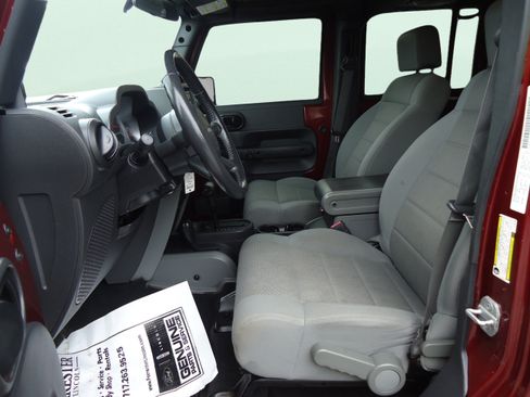 Used 2007 Jeep Wrangler Unlimited Rubicon w/ Dual Top Group AWD/4WD image 18