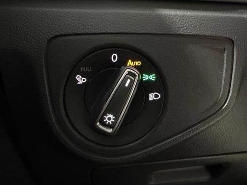 Certified 2020 Volkswagen Atlas Cross Sport SE w/ Panoramic Sunroof Package image 32