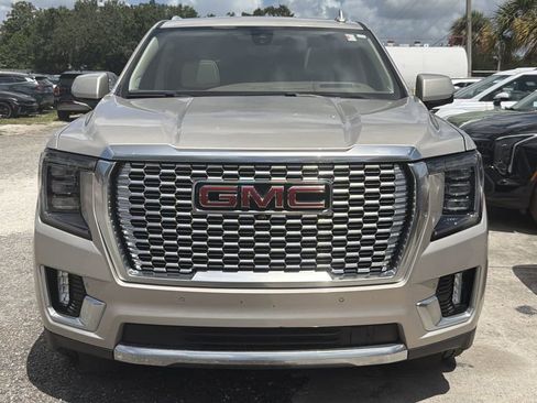 Used 2021 GMC Yukon XL Denali w/ Denali Premium Package RWD image 2