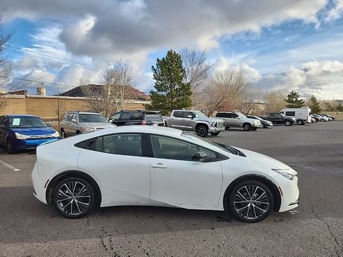 Used 2025 Toyota Prius XLE image 3