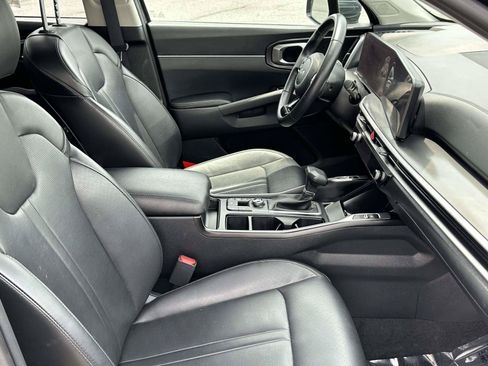 Used 2024 Kia Sorento S FWD image 9