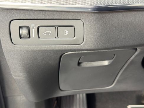 Used 2022 Volvo XC90 T8 R-Design w/ Advanced Package image 19