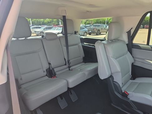 Used 2025 Ford Expedition Active AWD/4WD image 16