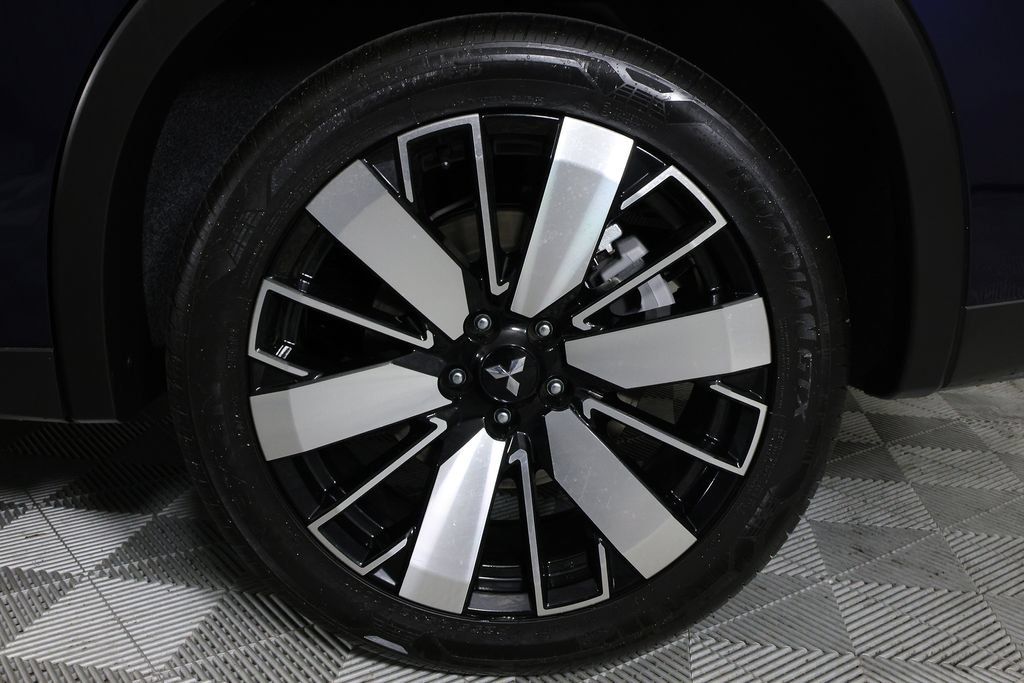 Used 2025 Mitsubishi Outlander SE FWD image 42