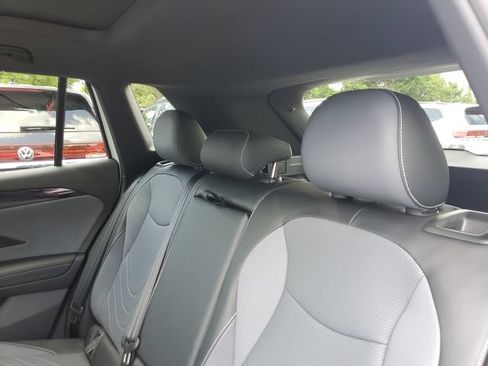 New 2026 Volkswagen Tiguan SE R-Line FWD image 9