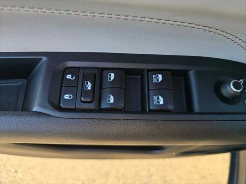 Used 2023 Jeep Compass Limited image 24