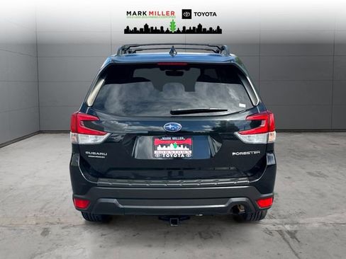 Used 2019 Subaru Forester Premium w/ All-Weather Package AWD/4WD image 4