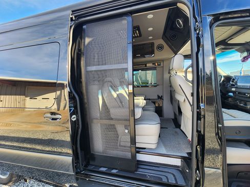 Used 2020 Mercedes-Benz Sprinter 3500 image 11