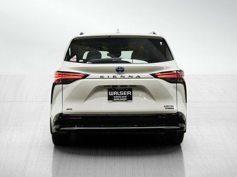 Used 2021 Toyota Sienna Limited AWD/4WD image 4