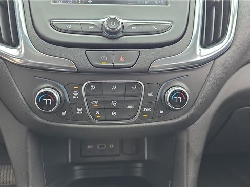 Used 2023 Chevrolet Equinox LT FWD image 23