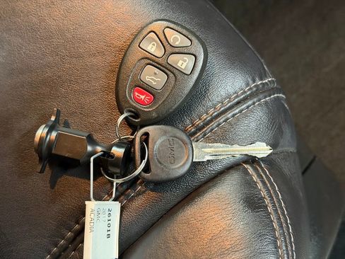 Used 2017 GMC Acadia Limited SLT image 24