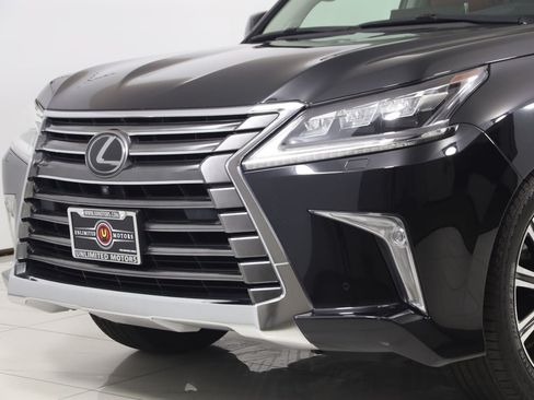Used 2020 Lexus LX 570 4WD w/ Luxury Package image 56