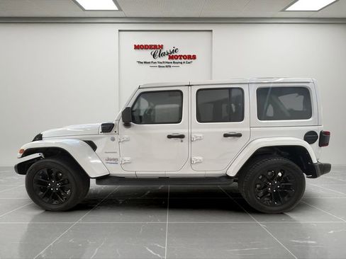 Used 2022 Jeep Wrangler Unlimited Sahara image 2
