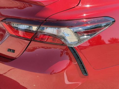 Used 2023 Toyota Camry SE FWD image 7