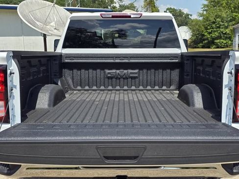 New 2026 GMC Sierra 2500 SLE w/ SLE Value Package; AWD/4WD image 9