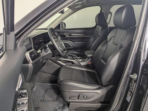 Used 2025 Kia Telluride S FWD image 11