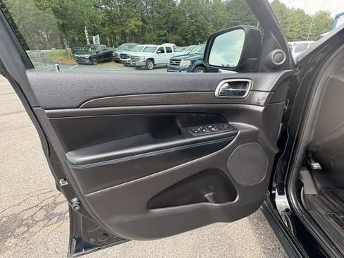 Used 2018 Jeep Grand Cherokee Laredo AWD/4WD image 18
