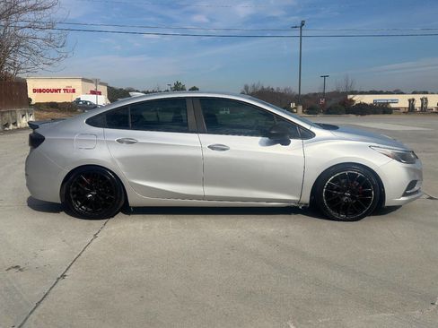 Used 2016 Chevrolet Cruze LT image 11