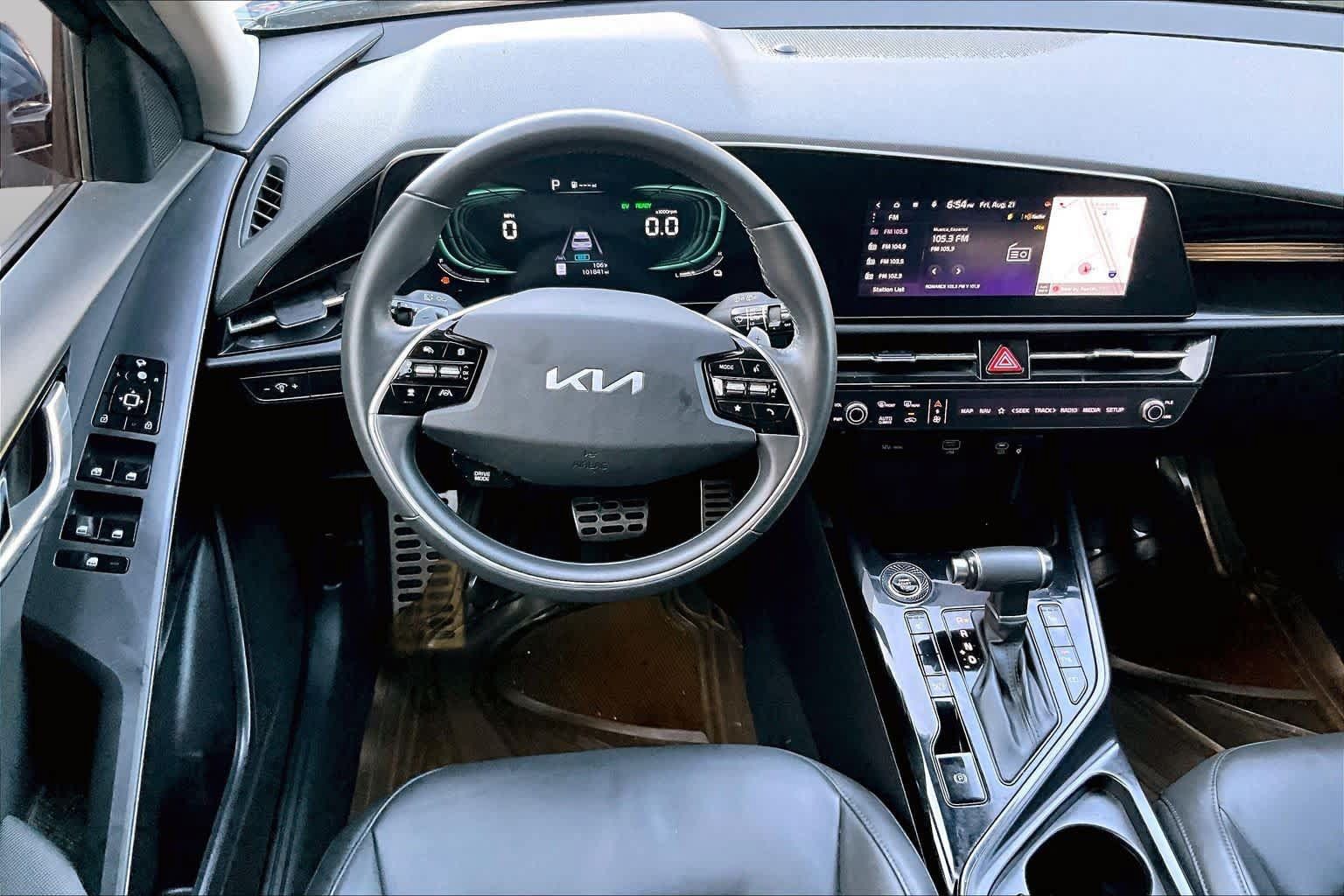 Used 2023 Kia Niro EX Touring FWD image 6