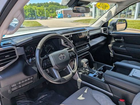 Used 2022 Toyota Tundra SR5 w/ SR5 Convenience Package AWD/4WD image 17