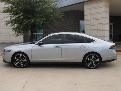 Used 2023 Honda Accord Sport image 2