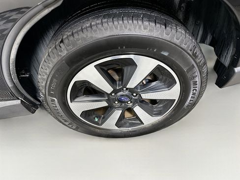 Used 2018 Subaru Forester 2.5i w/ Alloy Wheel Package AWD/4WD image 11