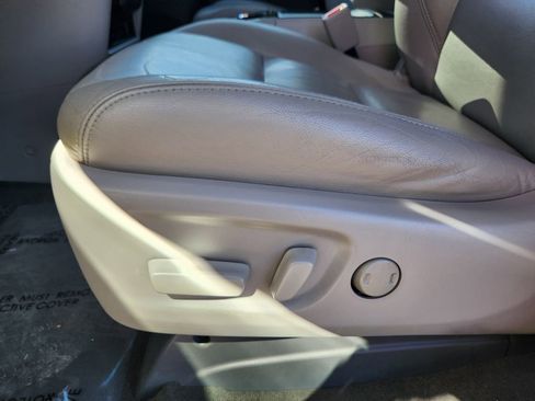 Used 2015 Toyota Sienna XLE image 12