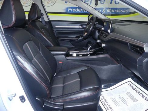 Used 2024 Nissan Altima 2.5 SR FWD image 7
