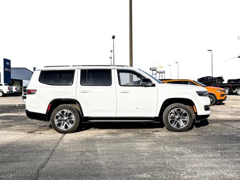 Used 2024 Jeep Wagoneer Series II w/ Flexible Seating Group image 4