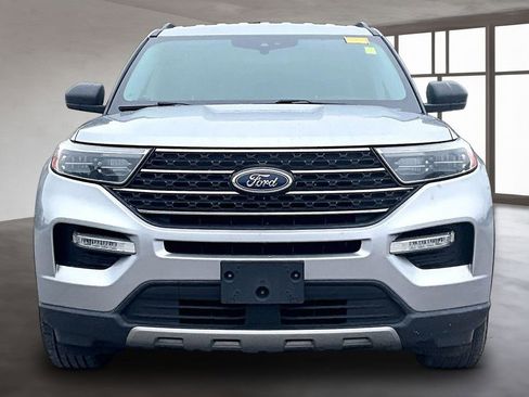 Used 2022 Ford Explorer XLT w/ Equipment Group 202A AWD/4WD image 2